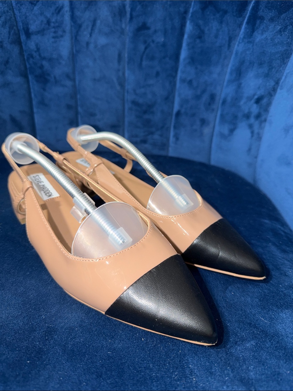 Steve Madden Patent Nude and Black Pointed Slingback Flats - Women's Size 9